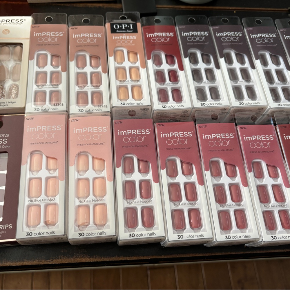 imPRESS Vibrant Press-On Nail Collection